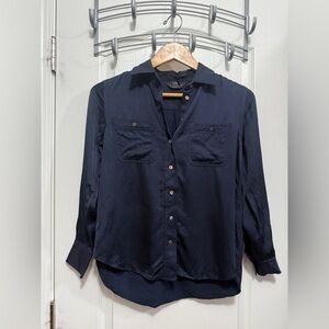 Club Monaco Collared Blouse Button Down Women XS Navy Classic Quiet Luxury Silky